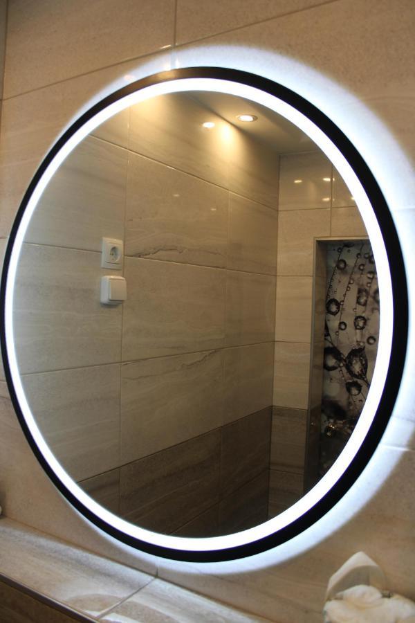 Izzy Apartament Apartment Мисколк Екстериор снимка