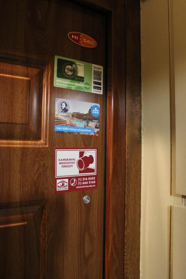 Izzy Apartament Apartment Мисколк Екстериор снимка