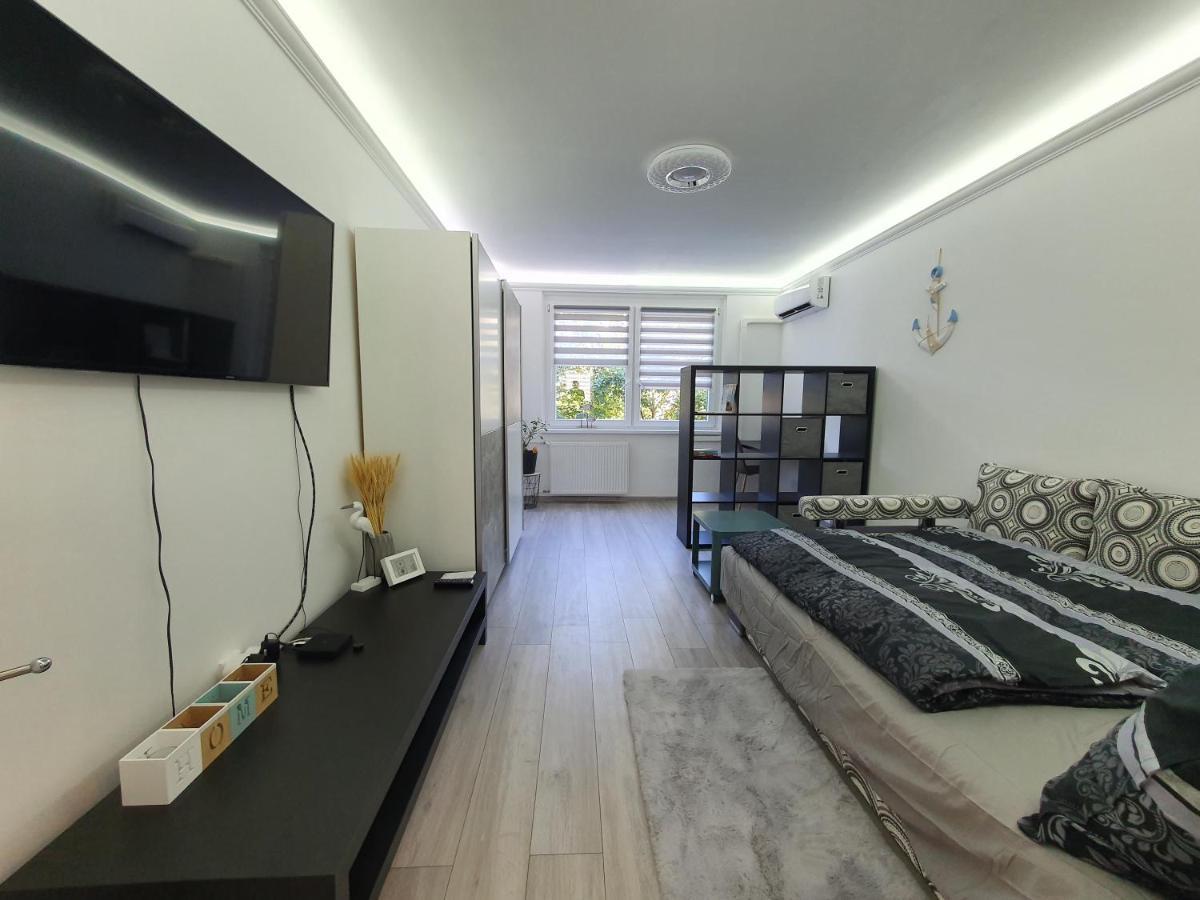 Izzy Apartament Apartment Мисколк Екстериор снимка