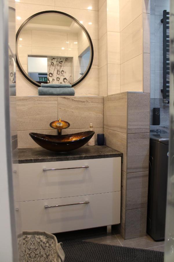 Izzy Apartament Apartment Мисколк Екстериор снимка