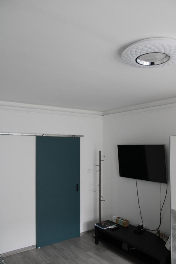 Izzy Apartament Apartment Мисколк Екстериор снимка
