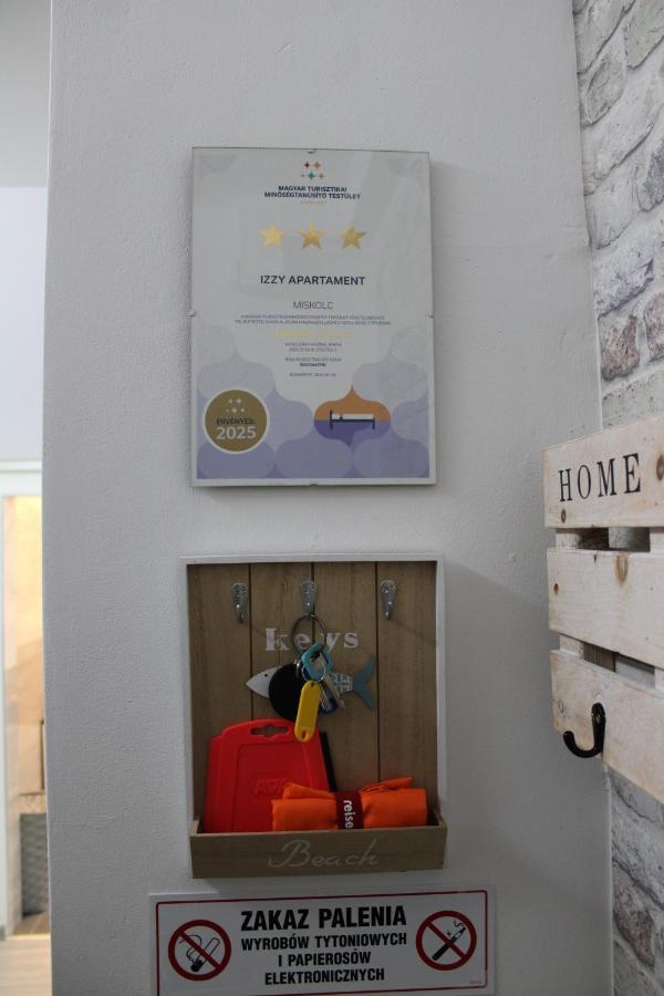 Izzy Apartament Apartment Мисколк Екстериор снимка